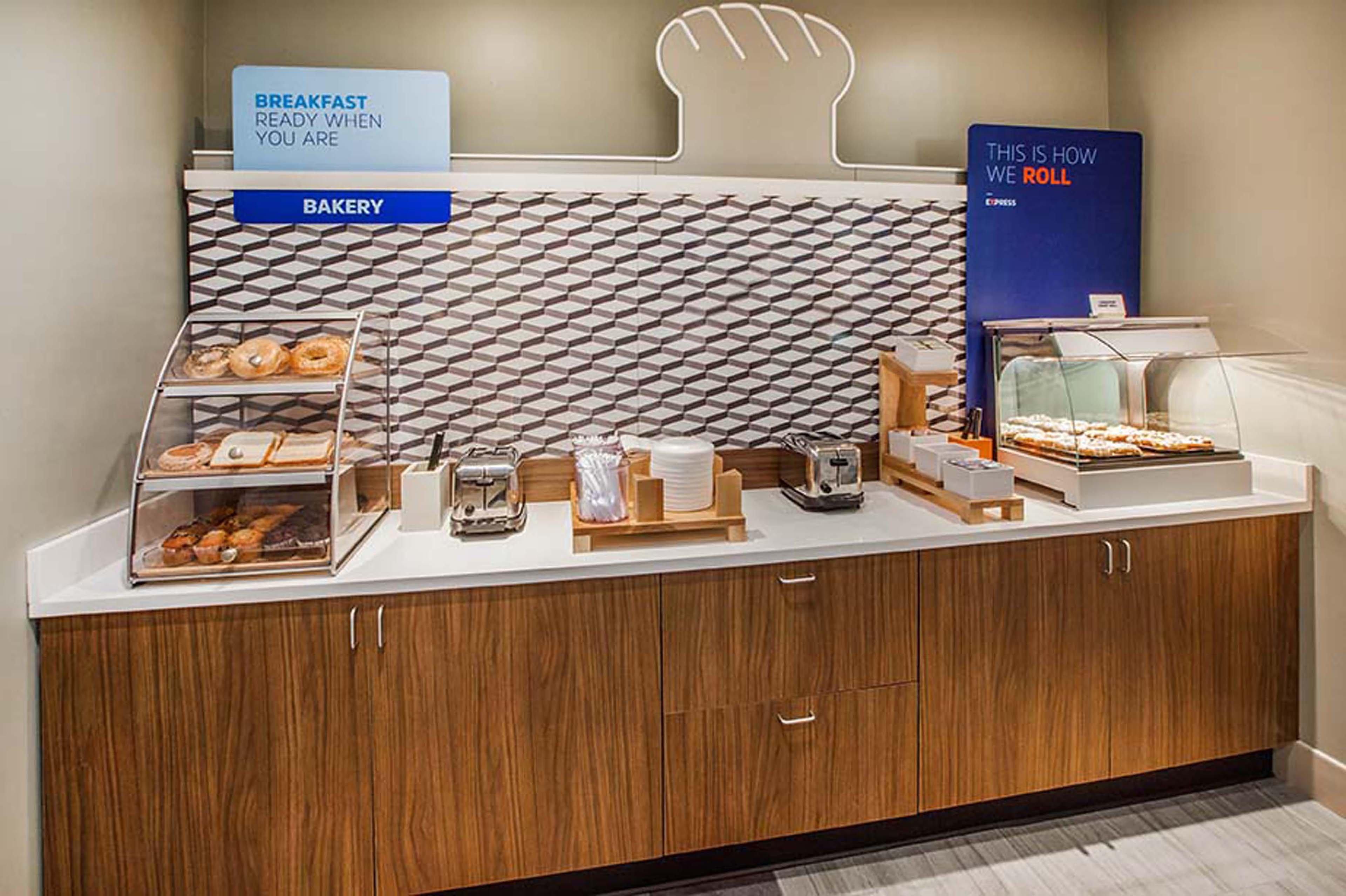 Holiday Inn Express Vancouver North By Ihg Экстерьер фото