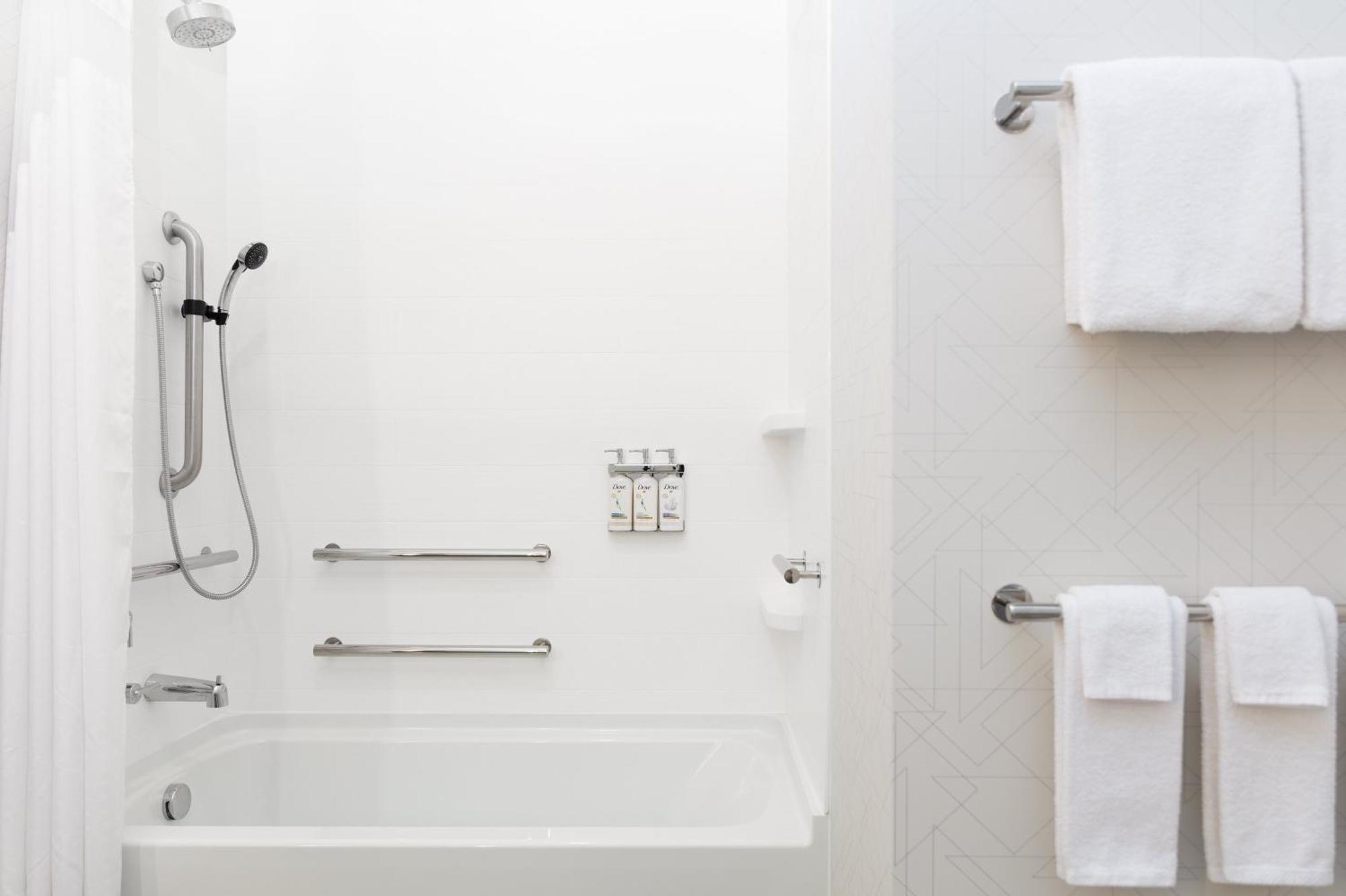 Holiday Inn Express Vancouver North By Ihg Экстерьер фото