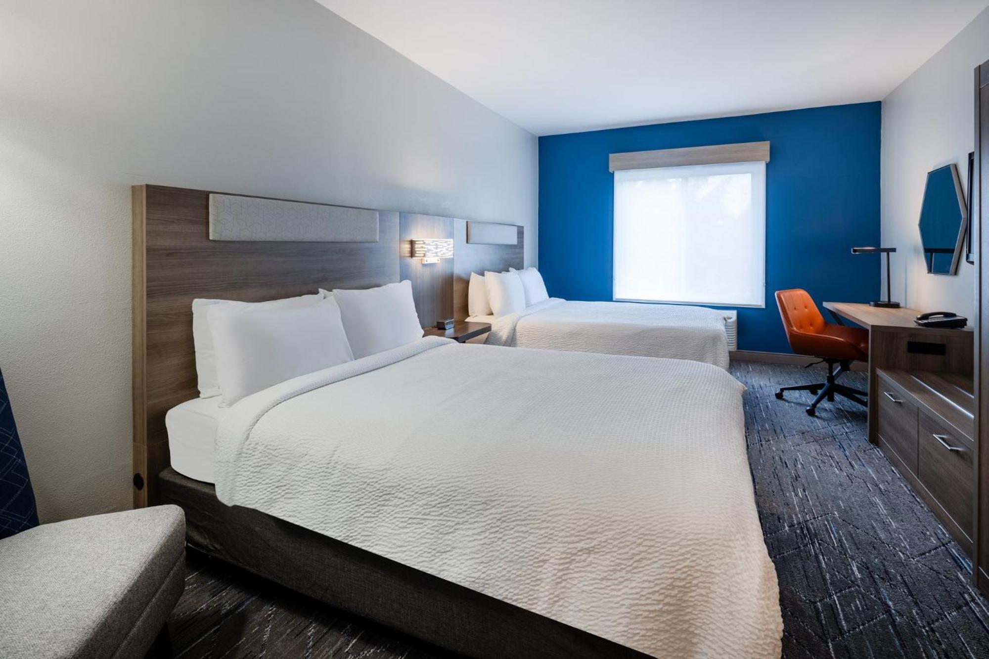 Holiday Inn Express Vancouver North By Ihg Экстерьер фото