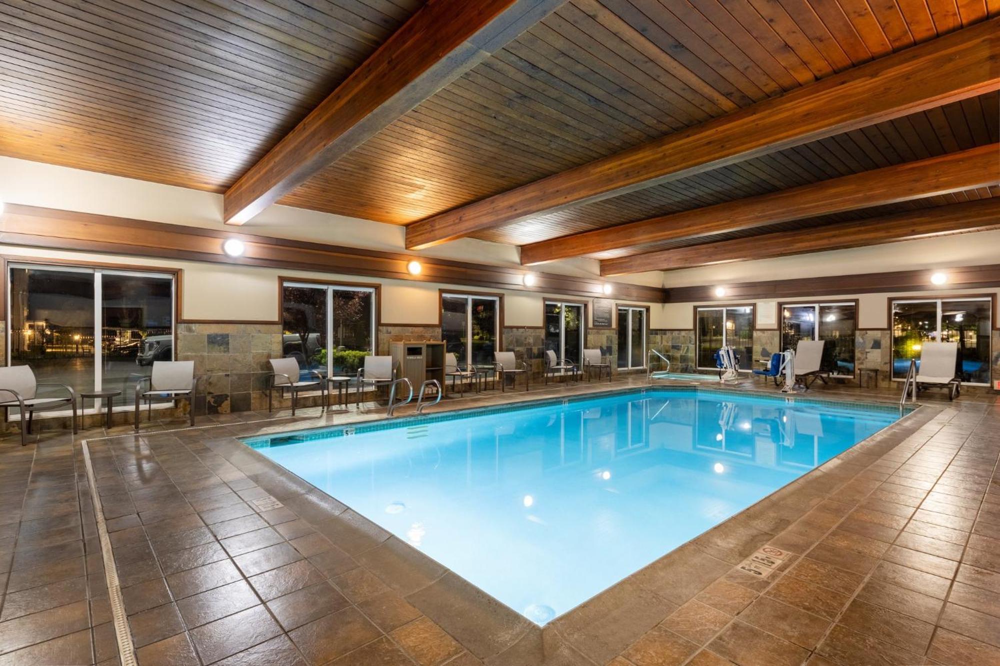Holiday Inn Express Vancouver North By Ihg Экстерьер фото
