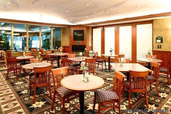Holiday Inn Express Vancouver North By Ihg Ресторан фото