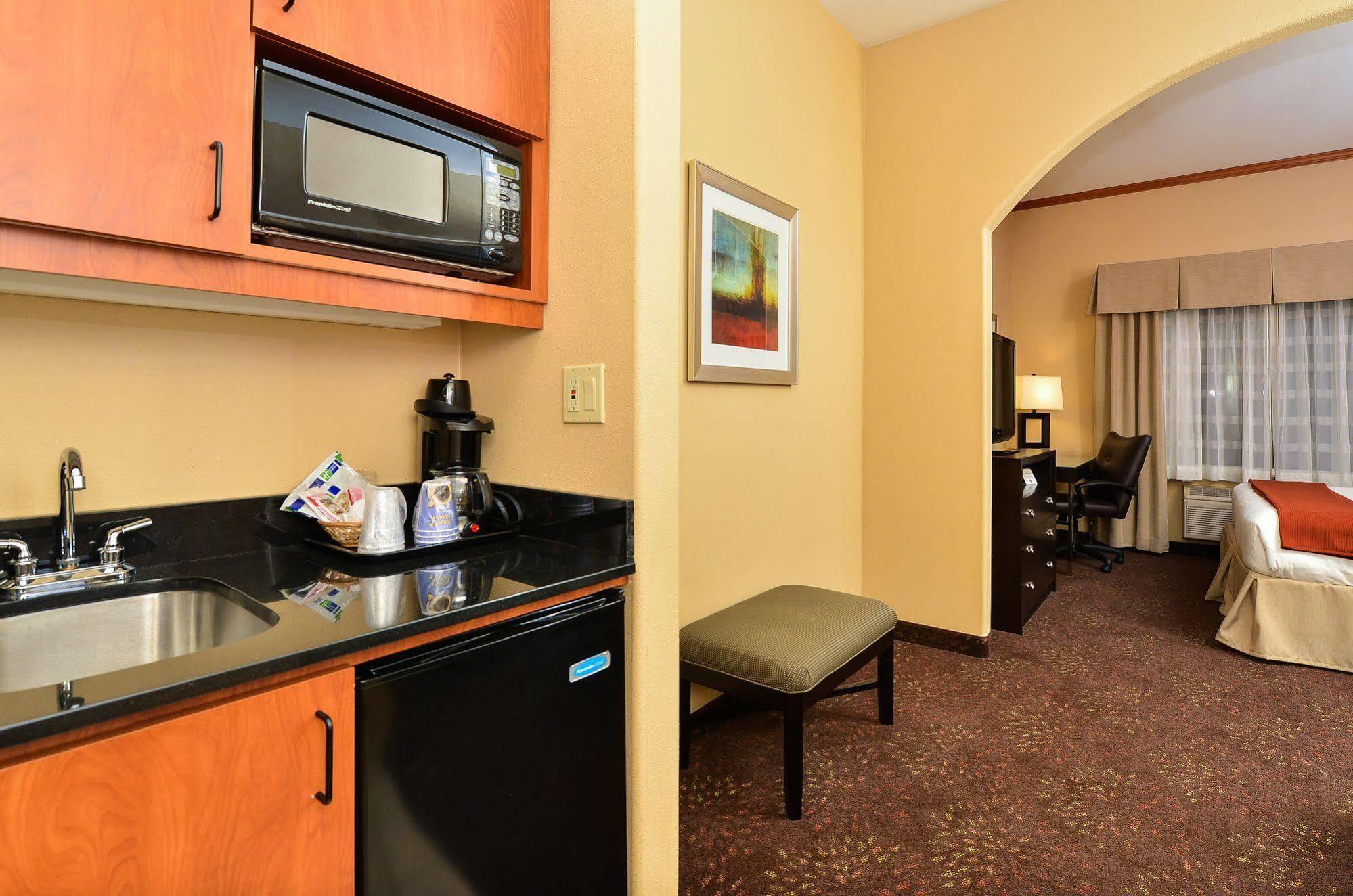 Holiday Inn Express Vancouver North By Ihg Экстерьер фото